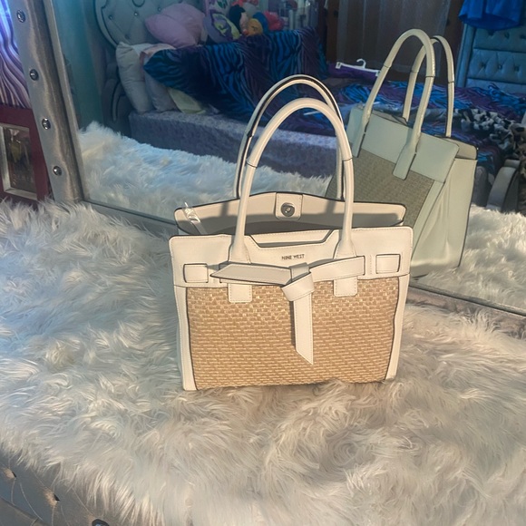 Nine West Beautiful White Leather Handbag with a long shoulder strap Brand New - Picture 2 of 16